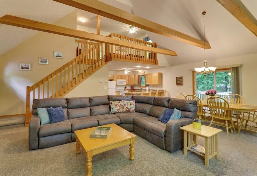 Deck & Resort Amenities: Arrowhead Lake Home!