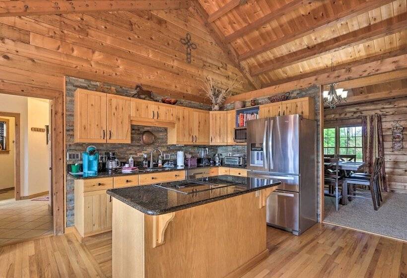 Family Retreat W/ Deck Near Appalachian Trail!