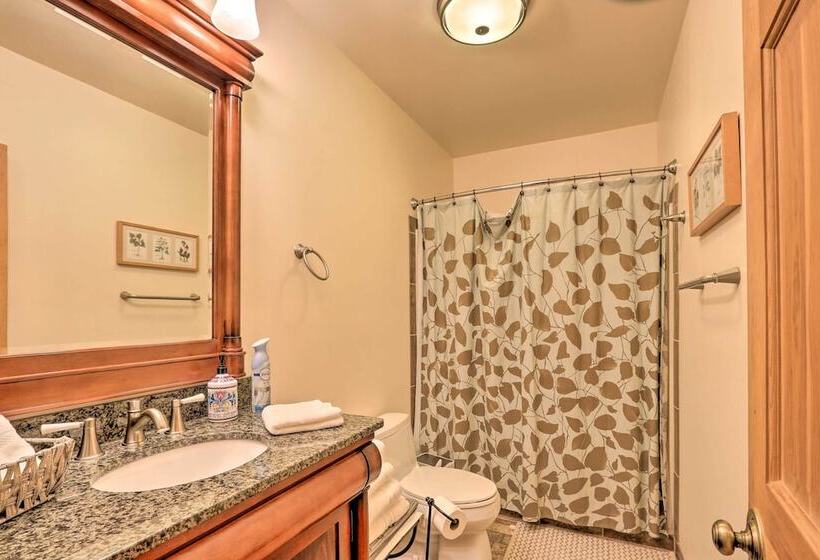 Family Retreat W/ Deck Near Appalachian Trail!