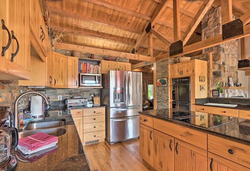 Family Retreat W/ Deck Near Appalachian Trail!