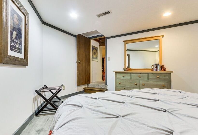 Family Retreat W/ Deck Near Appalachian Trail!