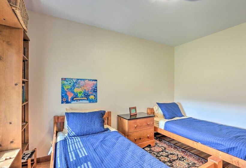 Family Retreat W/ Deck Near Appalachian Trail!