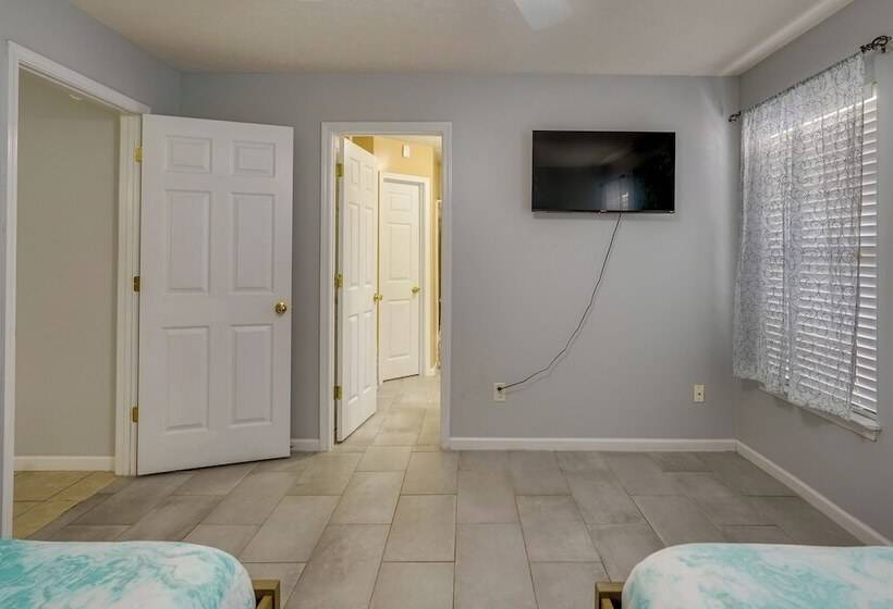 Pet Friendly Pcb Home W/ Hot Tub, Near Beaches!