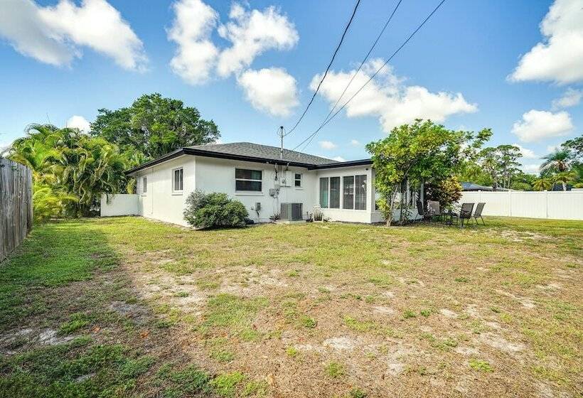 Fort Myers Bungalow   12 Miles To The Beach!