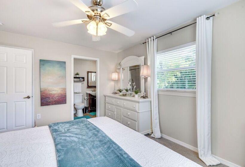 Fort Myers Bungalow   12 Miles To The Beach!