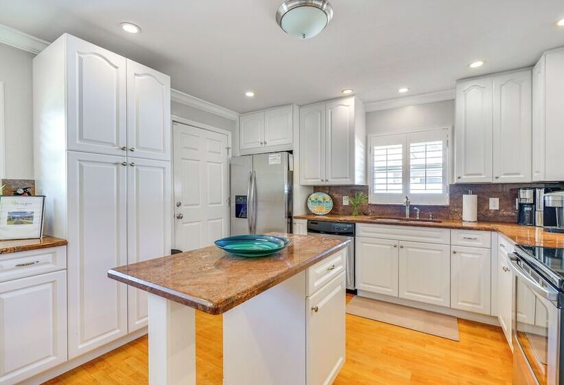 Fort Myers Bungalow   12 Miles To The Beach!