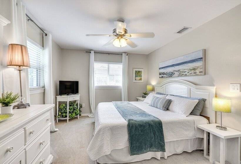 Fort Myers Bungalow   12 Miles To The Beach!