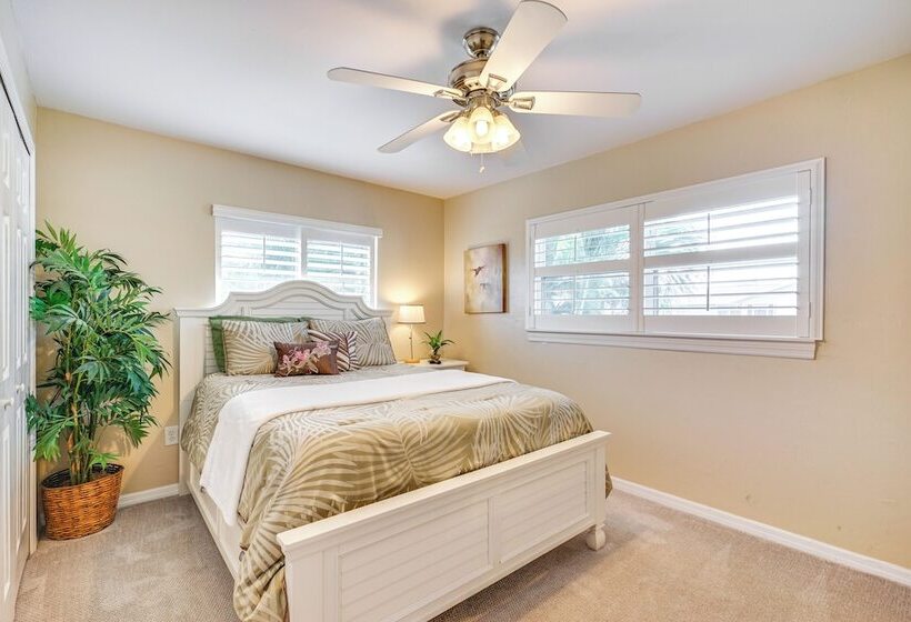 Fort Myers Bungalow   12 Miles To The Beach!