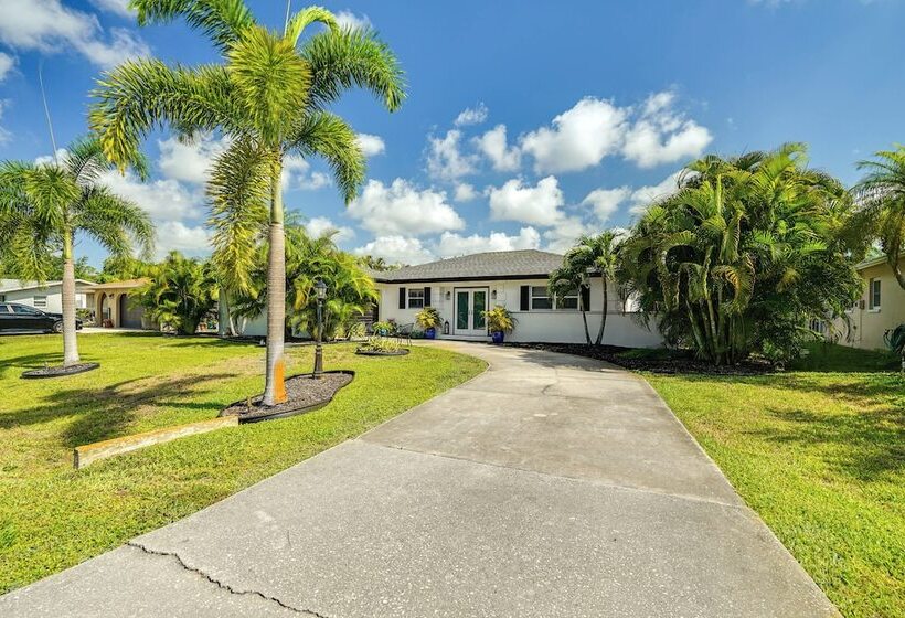Fort Myers Bungalow   12 Miles To The Beach!