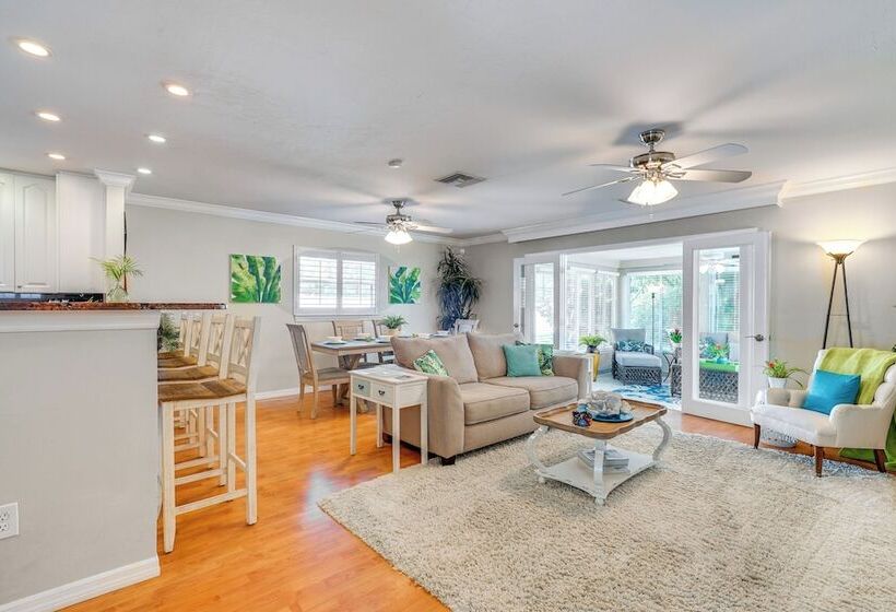 Fort Myers Bungalow   12 Miles To The Beach!