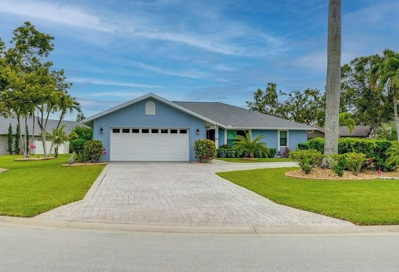 Fort Myers Coastal Retreat: Lanai W/ Pool!