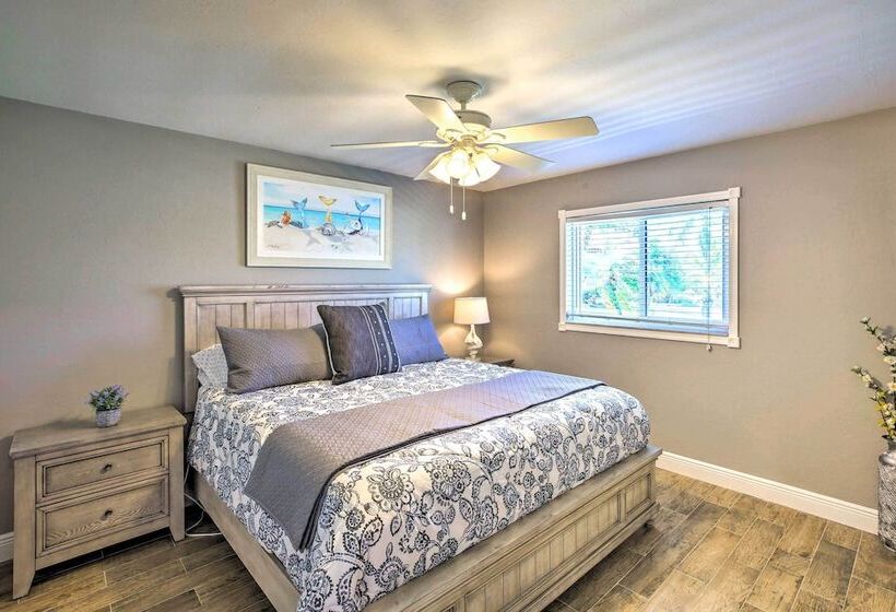 Fort Myers Coastal Retreat: Lanai W/ Pool!