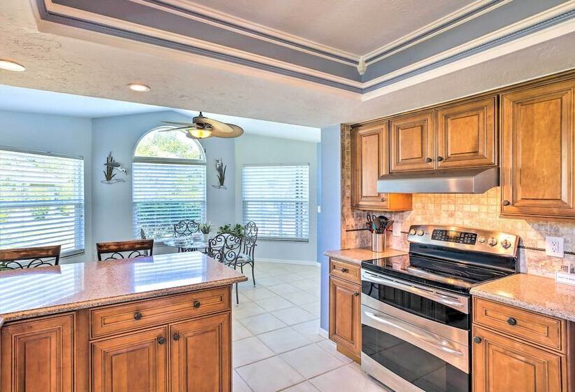 Fort Myers Coastal Retreat: Lanai W/ Pool!