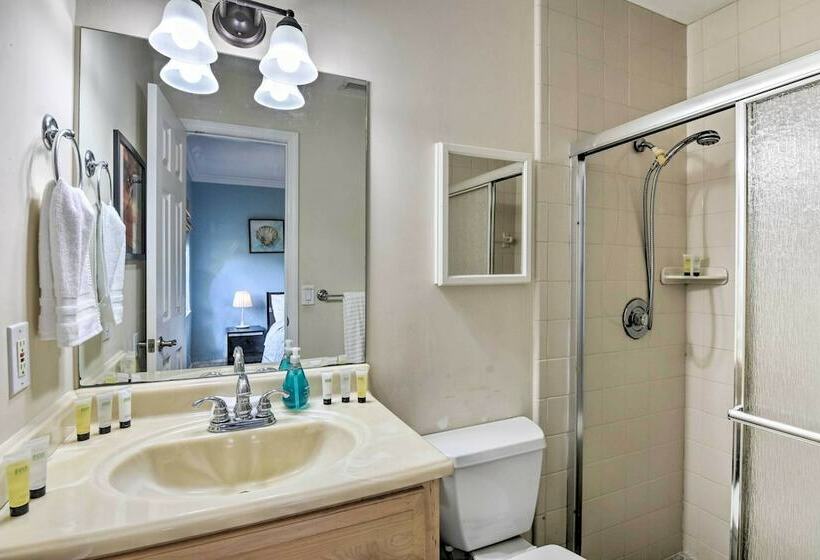 Golden Tropics    Sunny Gem W/ Patio & Pool!