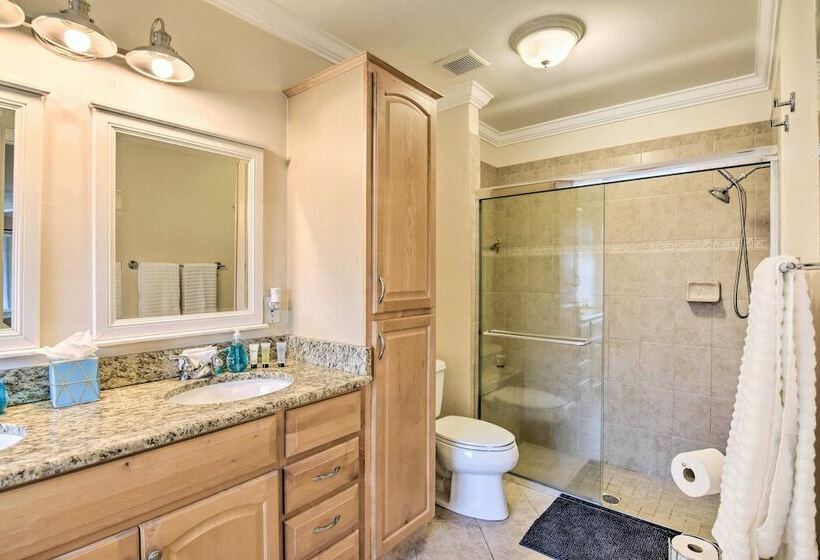 Golden Tropics    Sunny Gem W/ Patio & Pool!