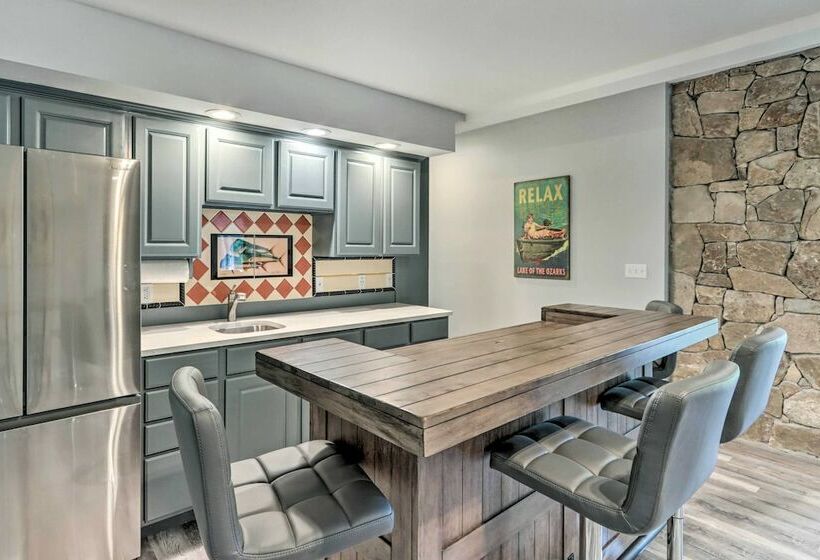 Lakefront Family Retreat In Osage Beach!