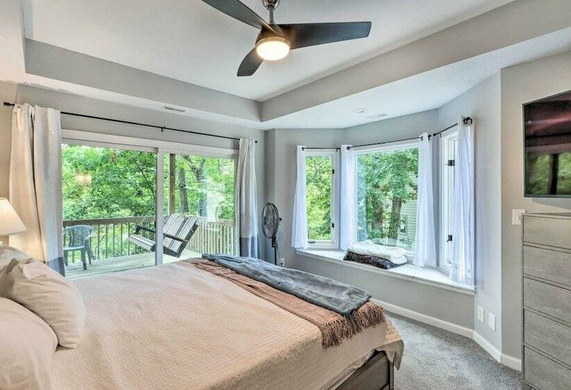 Lakefront Family Retreat In Osage Beach!