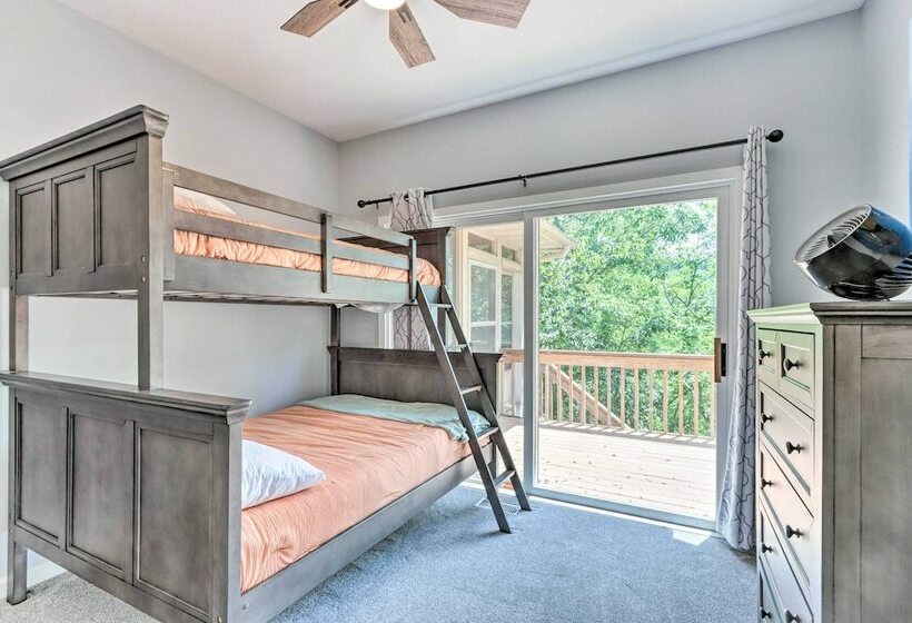 Lakefront Family Retreat In Osage Beach!