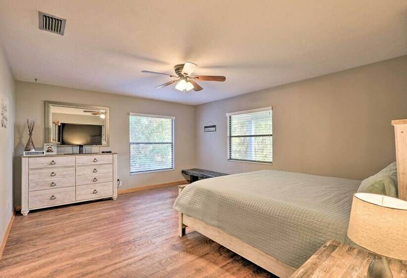 Gorgeous Waldo Home W/ Dock On Santa Fe Lake!