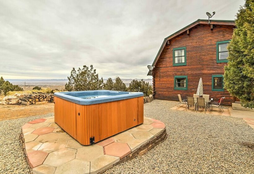 Great Views! Hot Tub & Minutes To Biking & Hiking!