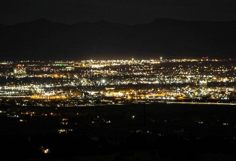 Great Views! Hot Tub & Minutes To Biking & Hiking!