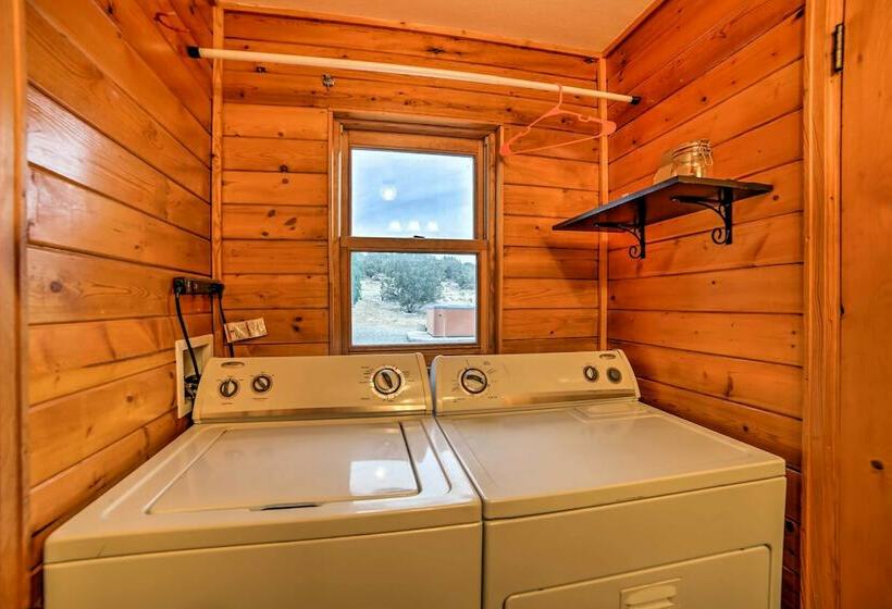 Great Views! Hot Tub & Minutes To Biking & Hiking!