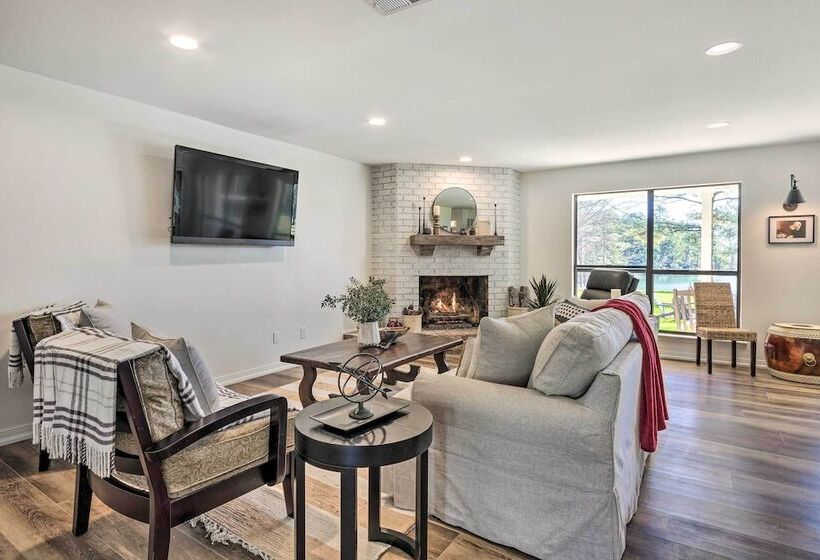 Green Acres  Home W/ Fire Pit + Fishing Pond