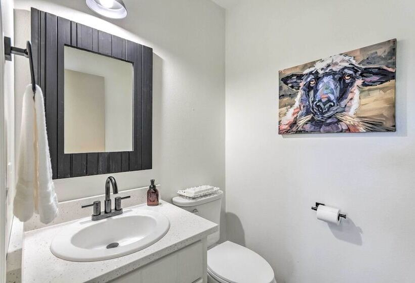 Green Acres  Home W/ Fire Pit + Fishing Pond