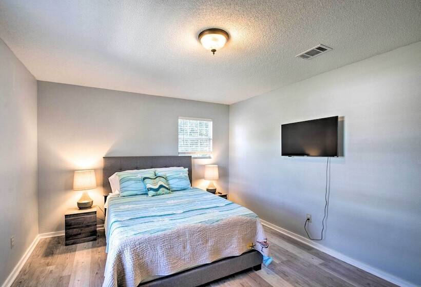 Gulf Breeze Home: 12 Mi To Pensacola Beach!