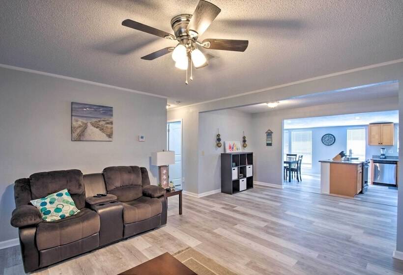 Gulf Breeze Home: 12 Mi To Pensacola Beach!