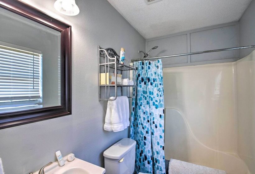Gulf Breeze Home: 12 Mi To Pensacola Beach!