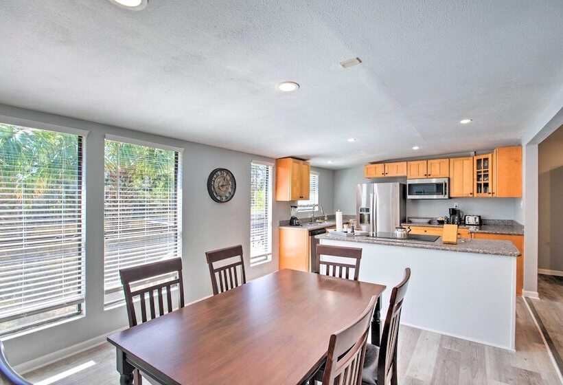 Gulf Breeze Home: 12 Mi To Pensacola Beach!