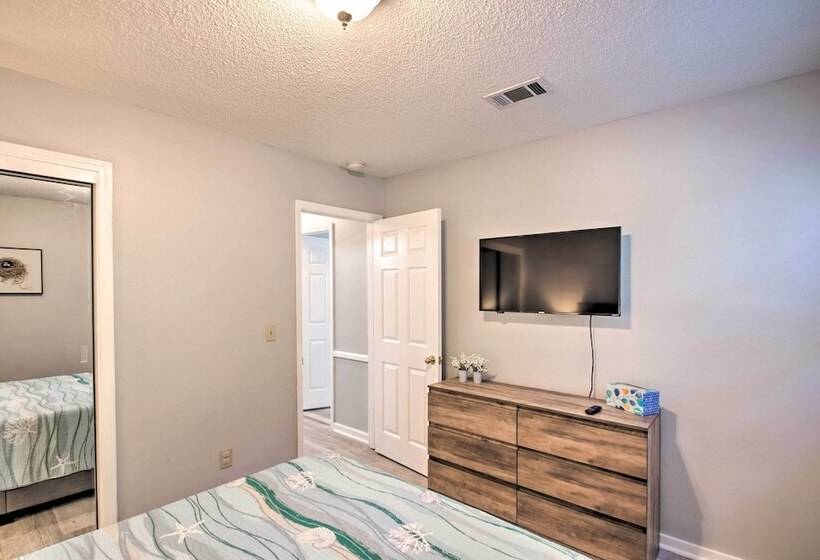 Gulf Breeze Home: 12 Mi To Pensacola Beach!