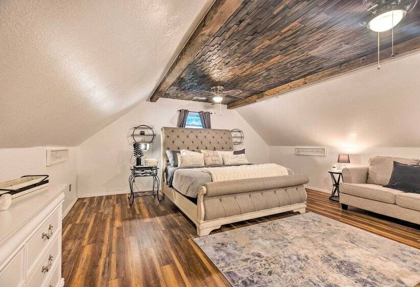 Hilltop Hideaway  Branson Home W/ Trampoline!