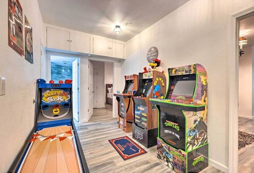 Hilltop Hideaway  Branson Home W/ Trampoline!
