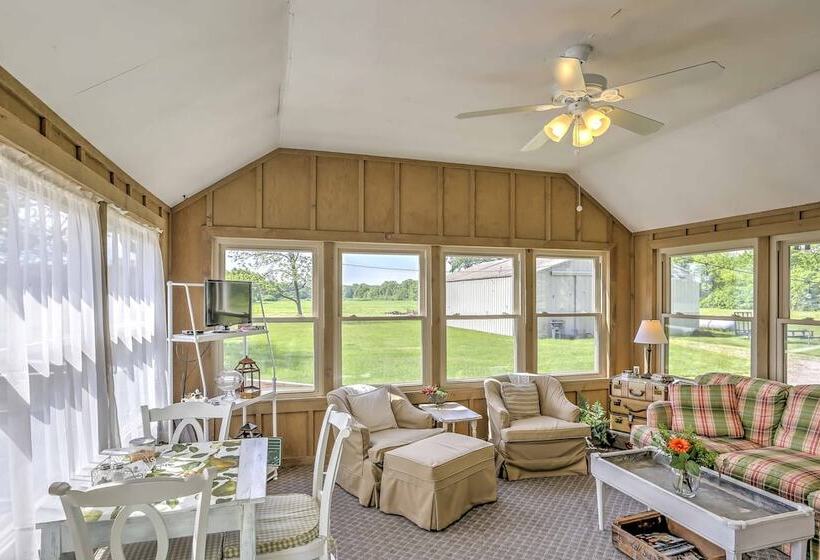 Historic Ottawa Lake House: Deck, Barn + 96 Acres!