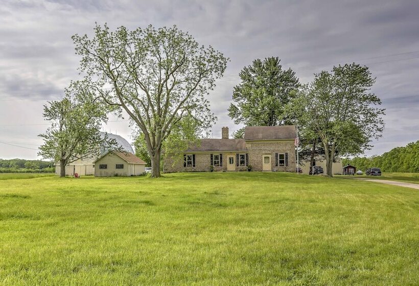 Historic Ottawa Lake House: Deck, Barn + 96 Acres!