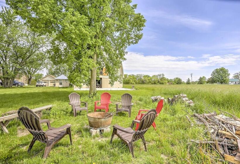 Historic Ottawa Lake House: Deck, Barn + 96 Acres!