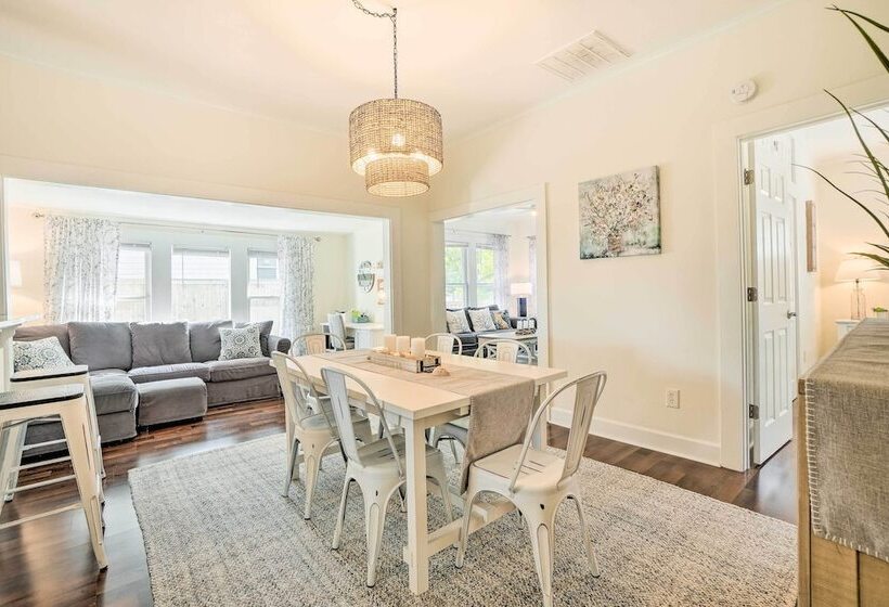 Historic Tarpon Springs Abode ~ 3 Mi To Beach