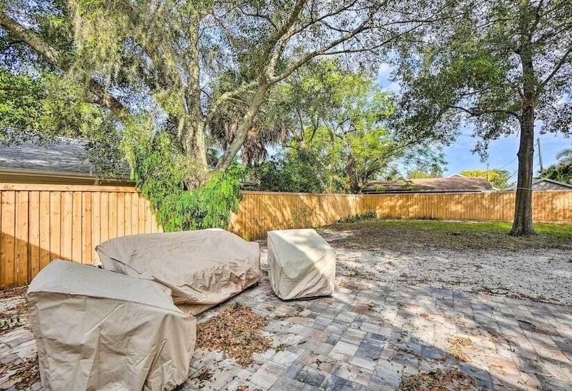 Historic Tarpon Springs Abode ~ 3 Mi To Beach