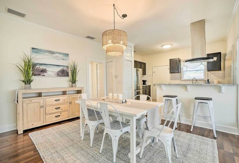 Historic Tarpon Springs Abode ~ 3 Mi To Beach