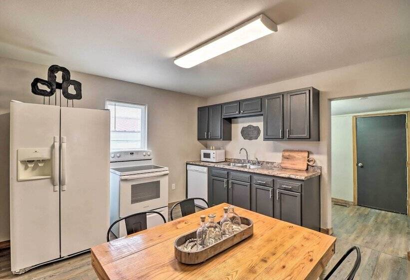 Historic West Plains Home: Walk To Msu + Dtwn