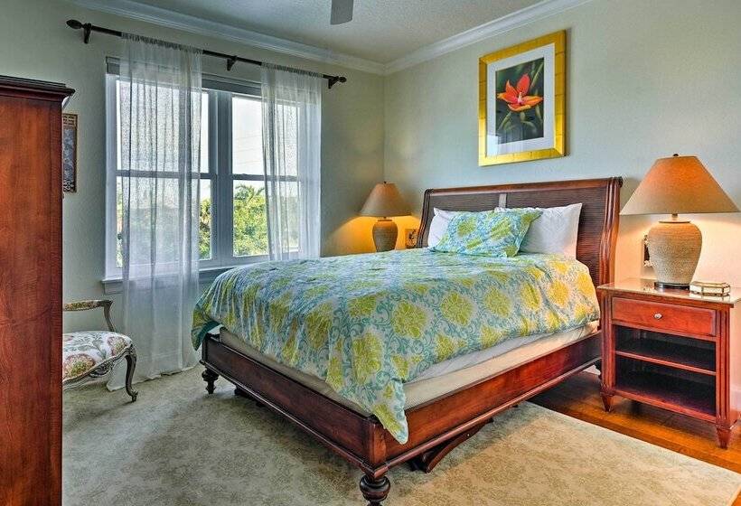 Holmes Beach Home: Pool, Hot Tub, Walk To Beach!