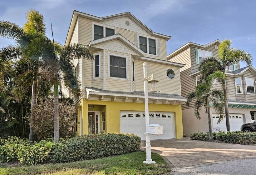 Holmes Beach Home: Pool, Hot Tub, Walk To Beach!