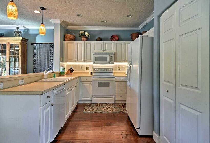 Holmes Beach Home: Pool, Hot Tub, Walk To Beach!