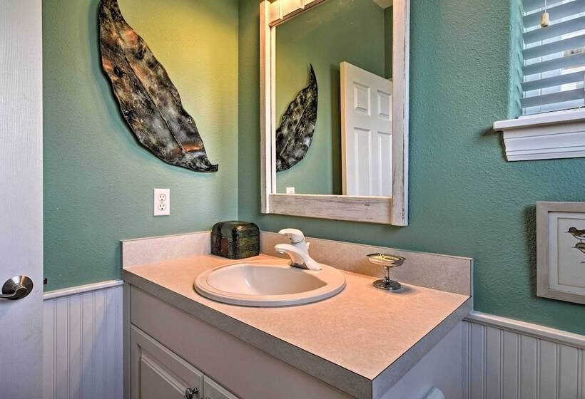 Holmes Beach Home: Pool, Hot Tub, Walk To Beach!