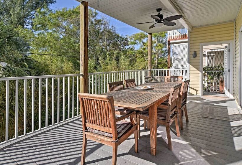 Holmes Beach Home: Pool, Hot Tub, Walk To Beach!