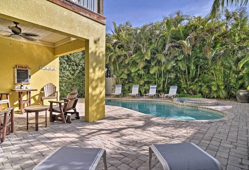 Holmes Beach Home: Pool, Hot Tub, Walk To Beach!