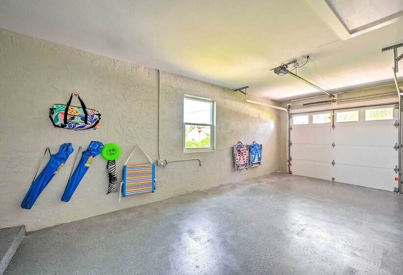 Home Close To Naples Beach   Pets Welcome!