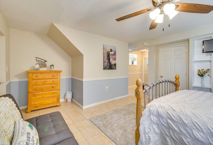 Homey Luray Cabin W/ Fire Pit & Deck!